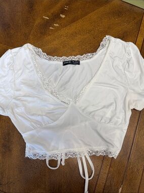 SHEIN White Lace-Trim Cropped Wrap Top with Tie Detail